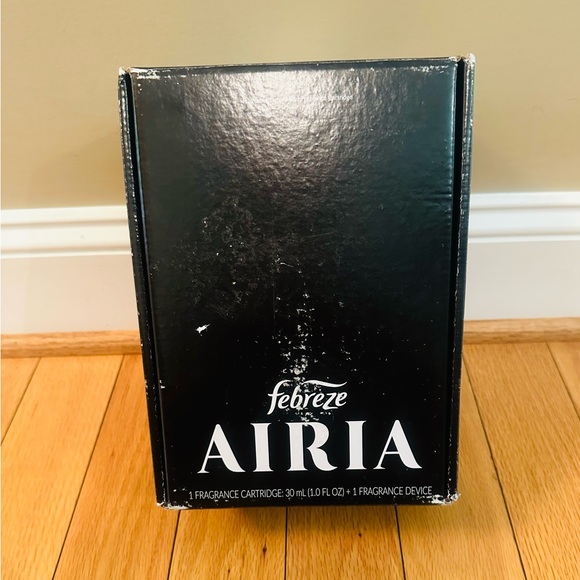 NEW-AIRIA by Febreze, Smart Scent Diffuser Starter Kit–WiFi & App Controlled - Picture 8 of 10
